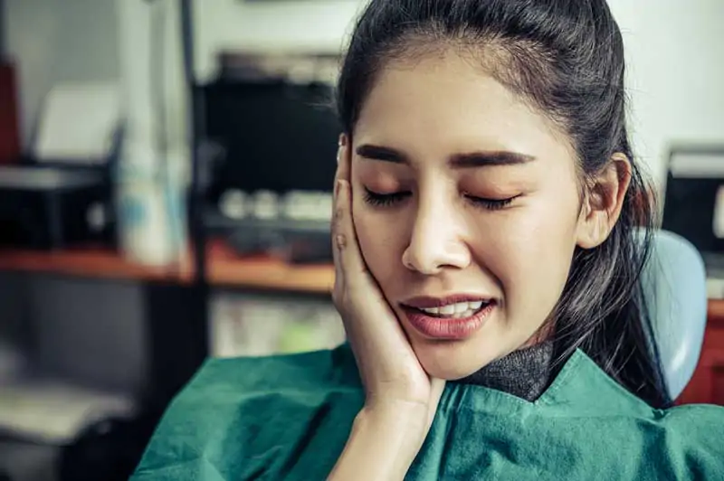 First-Signs-of-Wisdom-Teeth
