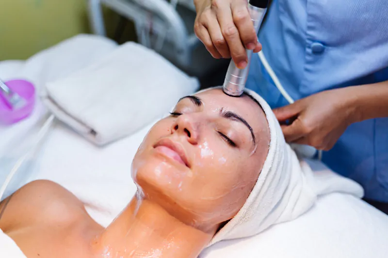 What-is-chemical-peeling,-and-how-can-it-help-achieve-flawless-skin